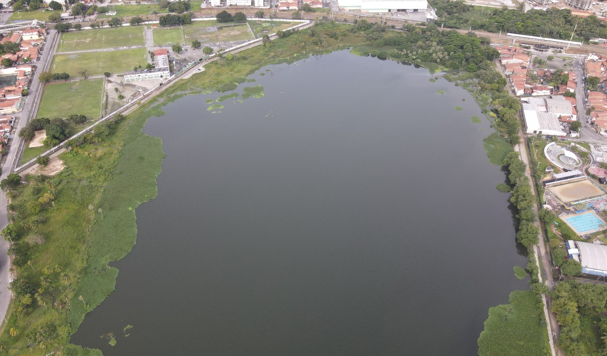 foto aérea da lagoa do mondubim